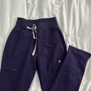 Figs High Waisted Yola Skinny Scrub Pant (Purple Jam, XSP)
